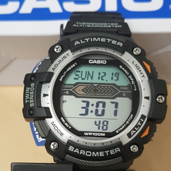 Casio Sports Gear Altimeter Barometer Watch - Picture 3 of 8